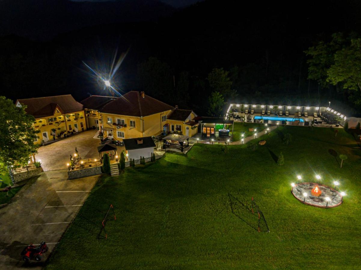 Pensiunea Valea Magurii Novaci-Străini Exterior foto